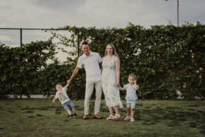 Fun Las Vegas family photography pictures in the park